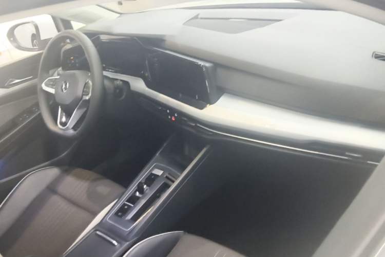Used Volkswagen Golf 2023 280TSI DSG Pro Center Console