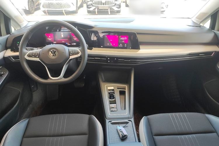 Used Volkswagen Golf 2023 280TSI DSG Pro Center Console