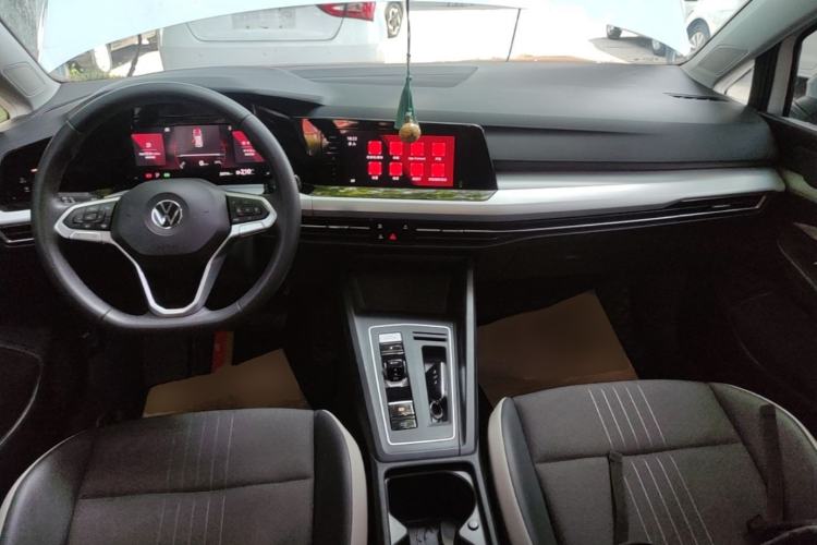 Used Volkswagen Golf 2023 Facelift 280TSI DSG Pro Center Console
