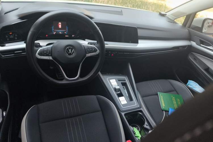 Used Volkswagen Golf 2023 Facelift 280TSI DSG Pro Center Console