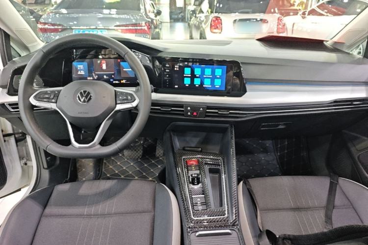 Used Volkswagen Golf 2023 Facelift 280TSI DSG Pro Center Console