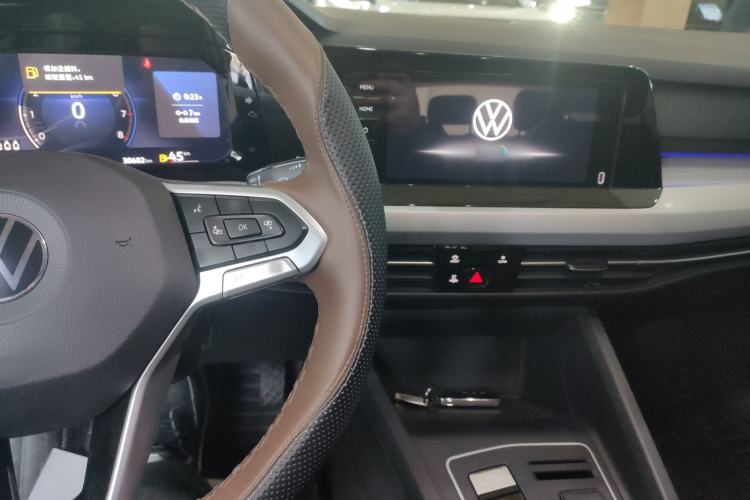 Used Volkswagen Golf 2023 Facelift 280TSI DSG Pro Center Console
