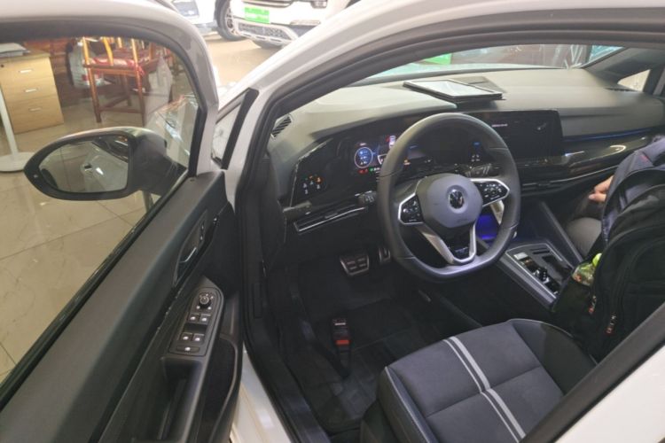 Used Volkswagen Golf 2023 Facelift 280TSI DSG R-Line Driver Seat