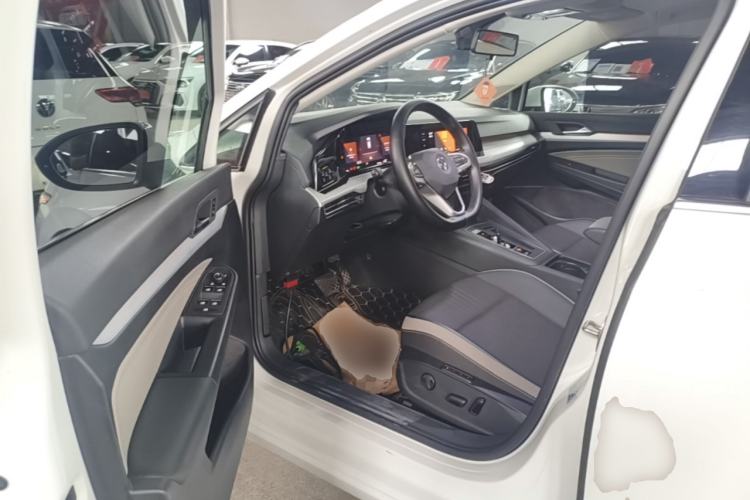 Used Volkswagen Golf 2023 280TSI DSG Pro Driver Seat