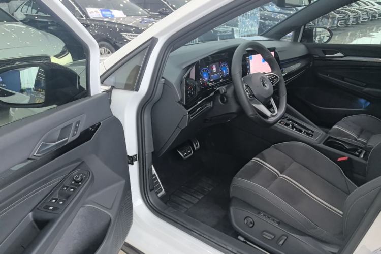 Used Volkswagen Golf 2023 Facelift 280TSI DSG R-Line Lite Driver Seat