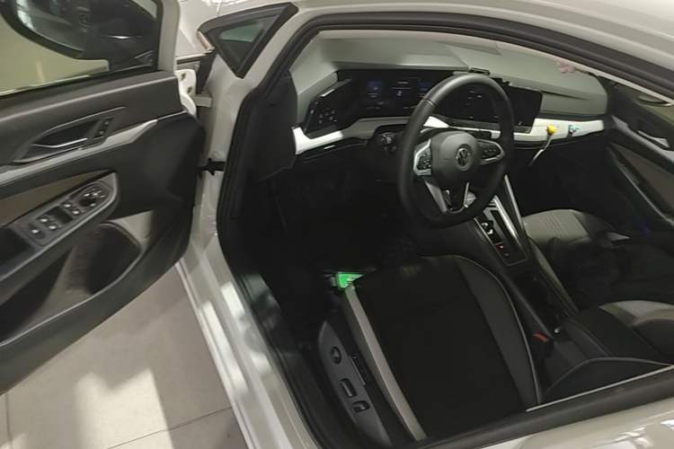 Used Volkswagen Golf 2023 280TSI DSG Pro Driver Seat