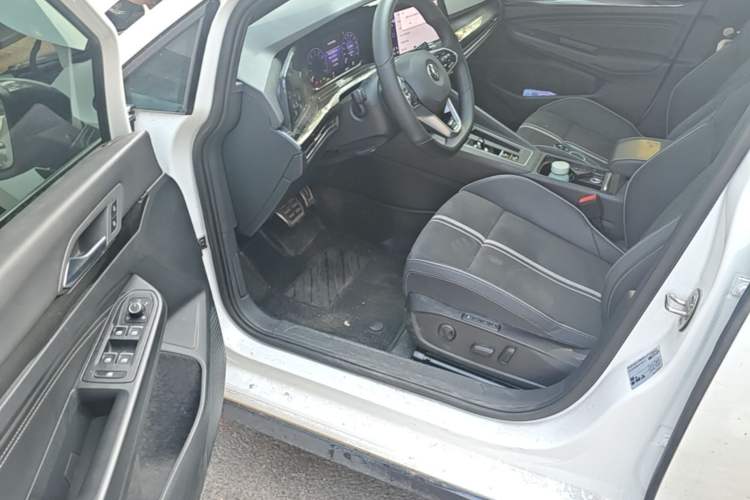 Used Volkswagen Golf 2023 Facelift 280TSI DSG R-Line Lite Driver Seat