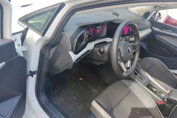 Used Volkswagen Golf 2023 280TSI DSG Pro Driver Seat