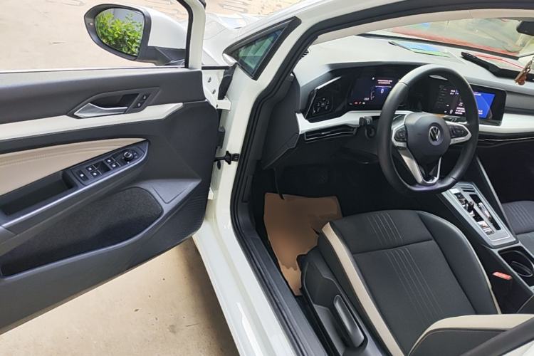 Used Volkswagen Golf 2023 280TSI DSG Pro Driver Seat