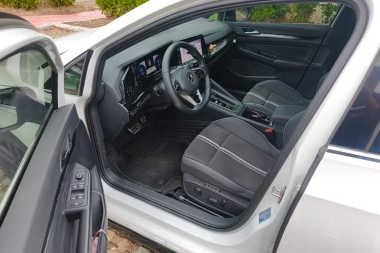 Used Volkswagen Golf 2023 Facelift 280TSI DSG R-Line Lite Driver Seat