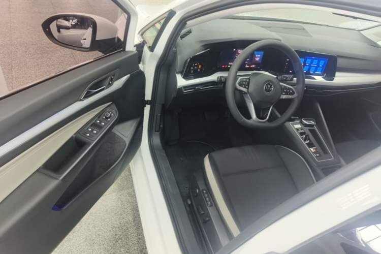 Used Volkswagen Golf 2023 Facelift 280TSI DSG Pro Driver Seat