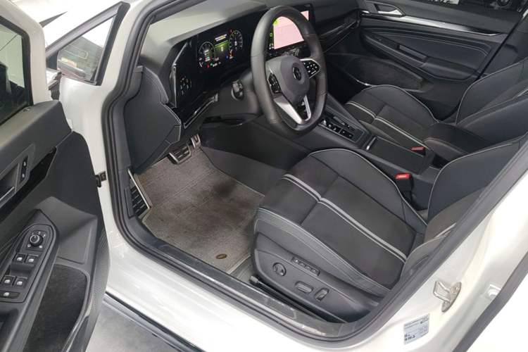 Used Volkswagen Golf 2023 Facelift 280TSI DSG R-Line Driver Seat