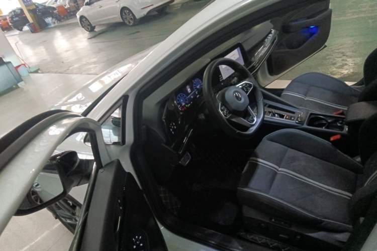 Used Volkswagen Golf 2023 280TSI DSG R-Line Lite Driver Seat