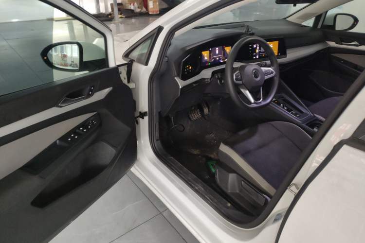 Used Volkswagen Golf 2023 200TSI DSG Driver Seat