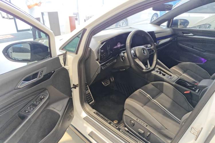 Used Volkswagen Golf 2023 Facelift 280TSI DSG R-Line Lite Driver Seat
