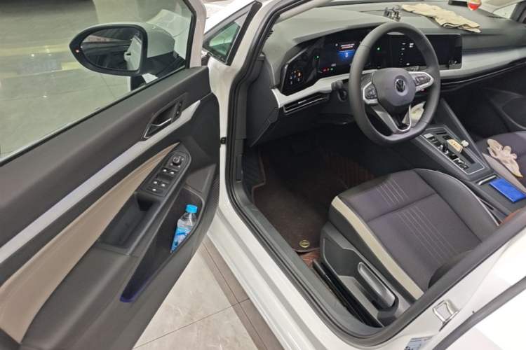 Used Volkswagen Golf 2023 Facelift 280TSI DSG Pro Driver Seat