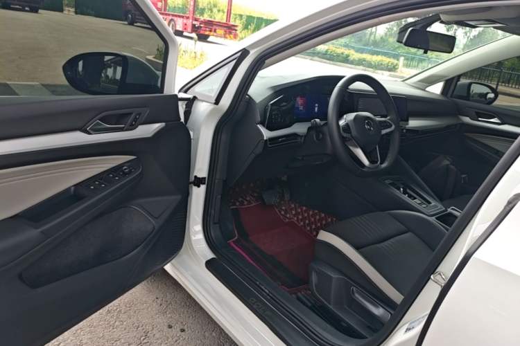 Used Volkswagen Golf 2023 280TSI DSG Pro Driver Seat
