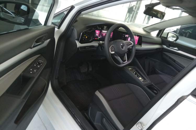 Used Volkswagen Golf 2023 Facelift 280TSI DSG Pro Driver Seat