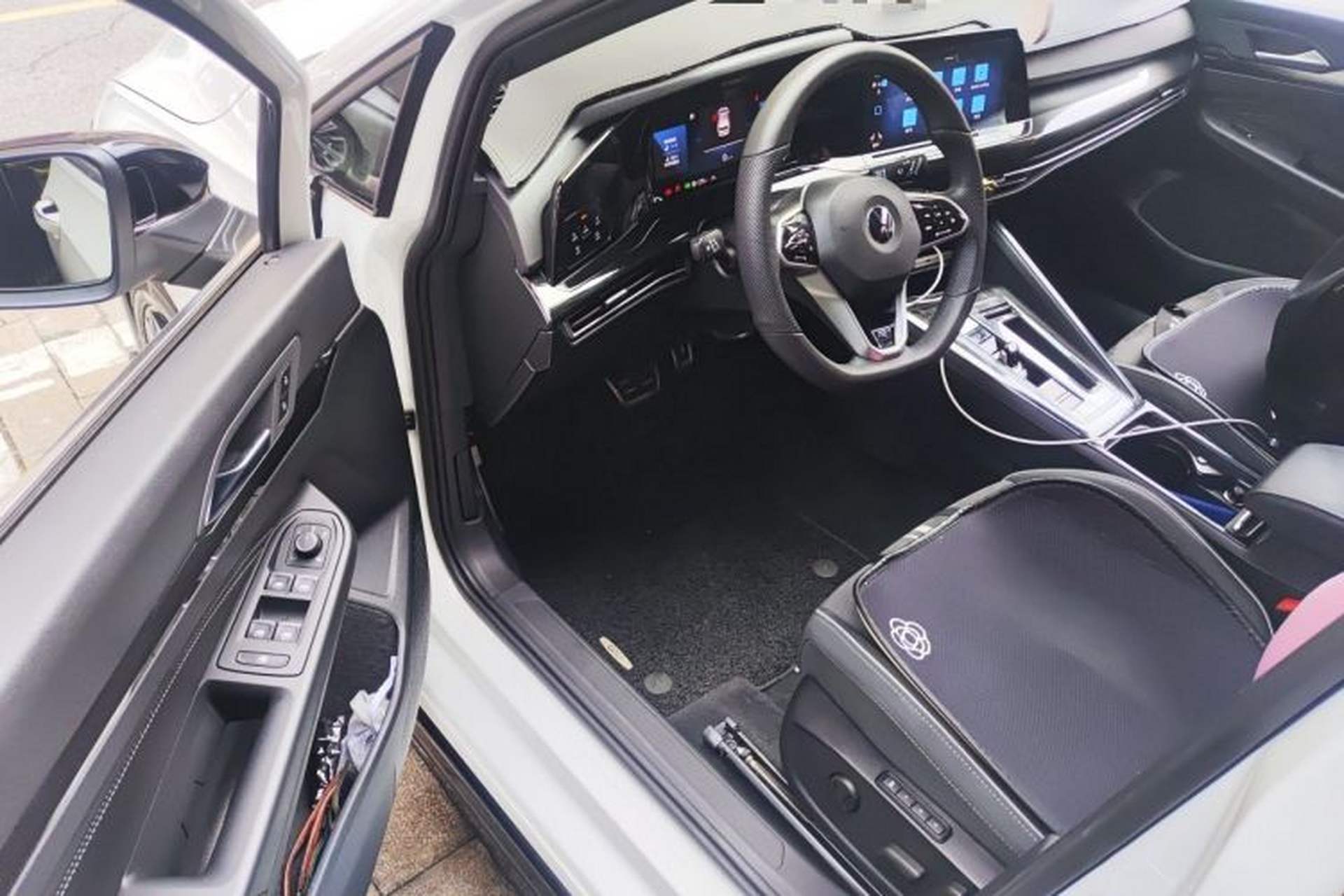 Used Volkswagen Golf 2023 Facelift 280TSI DSG R-Line Driver Seat