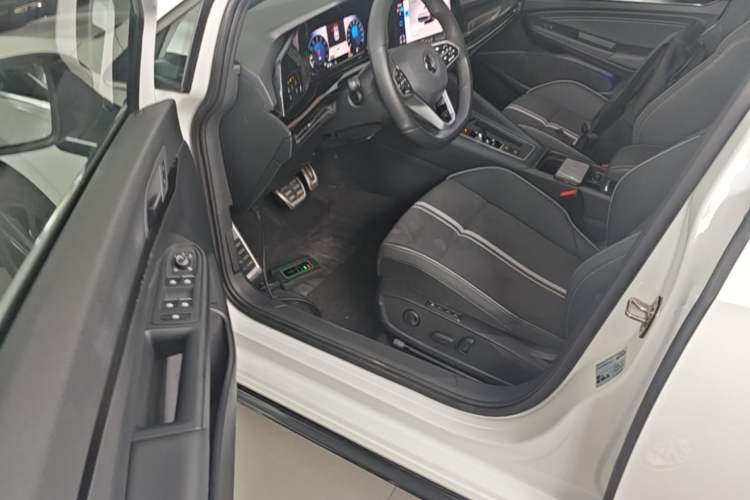Used Volkswagen Golf 2023 Facelift 280TSI DSG R-Line Driver Seat