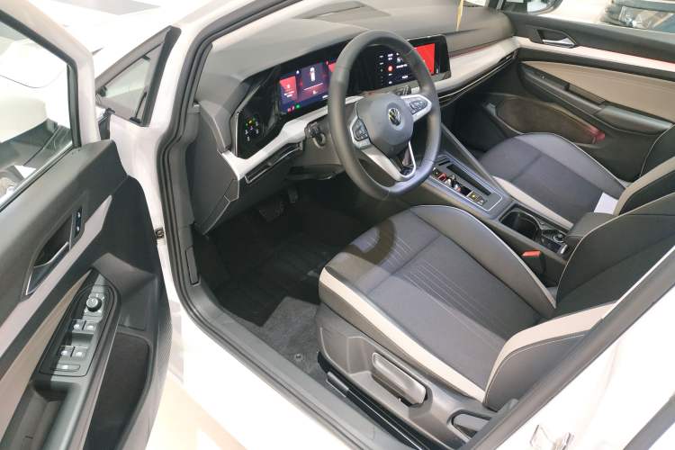 Used Volkswagen Golf 2023 280TSI DSG Pro Driver Seat