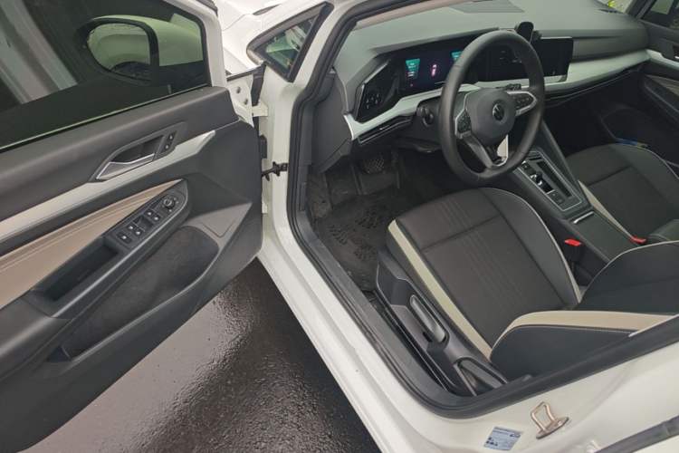 Used Volkswagen Golf 2023 Facelift 280TSI DSG Pro Driver Seat