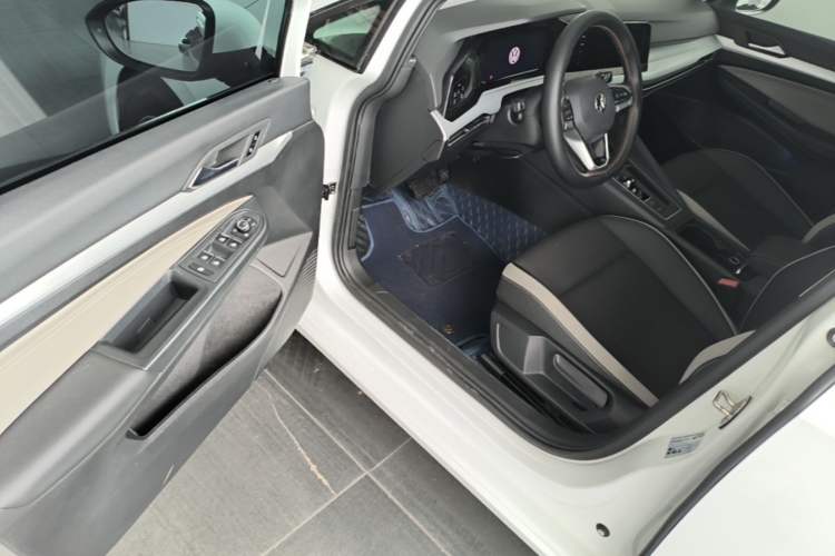 Used Volkswagen Golf 2023 Facelift 280TSI DSG Pro Driver Seat
