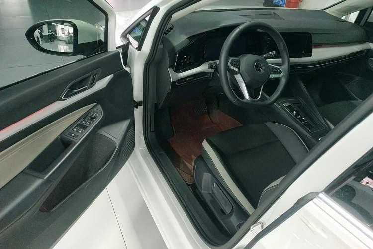 Used Volkswagen Golf 2023 280TSI DSG Pro Driver Seat