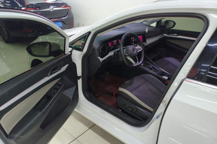 Used Volkswagen Golf 2023 280TSI DSG Pro Driver Seat