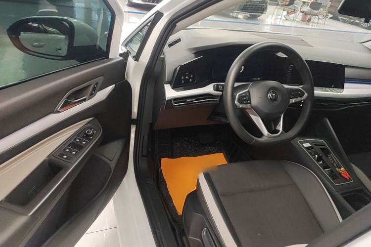 Used Volkswagen Golf 2023 280TSI DSG Pro Driver Seat
