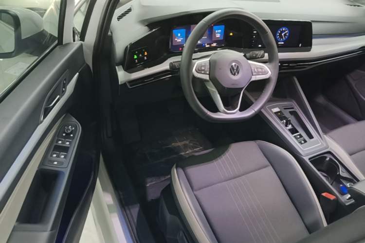 Used Volkswagen Golf 2023 200TSI DSG Pro Driver Seat