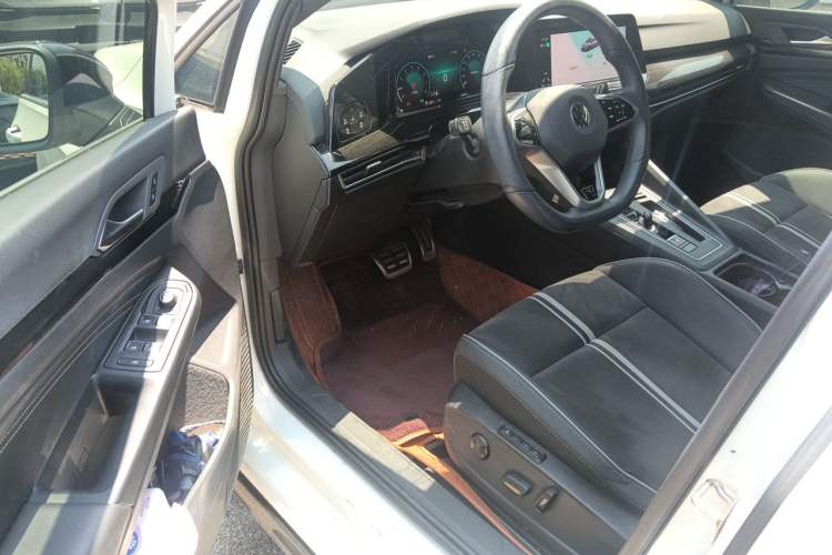 Used Volkswagen Golf 2023 Facelift 280TSI DSG R-Line Lite Driver Seat