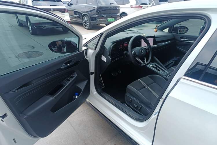 Used Volkswagen Golf 2023 Facelift 280TSI DSG R-Line Lite Driver Seat
