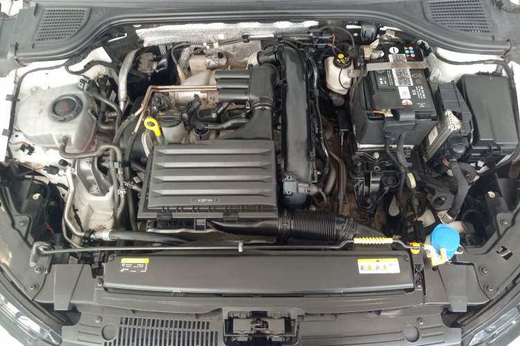Used Volkswagen Golf 2023 Facelift 280TSI DSG R-Line Lite Engine Bay