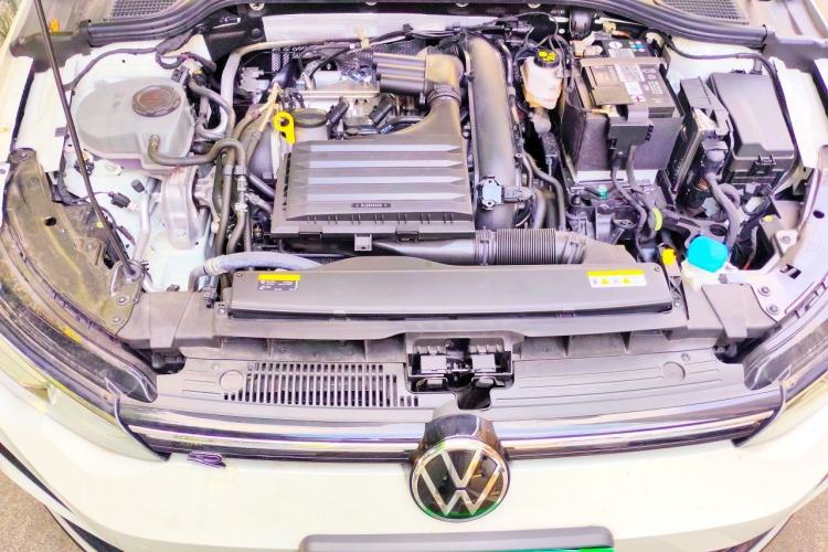 Used Volkswagen Golf 2023 Facelift 280TSI DSG R-Line Engine Bay