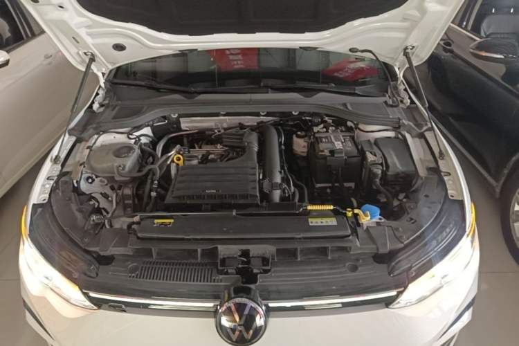 Used Volkswagen Golf 2023 Facelift 280TSI DSG R-Line Engine Bay