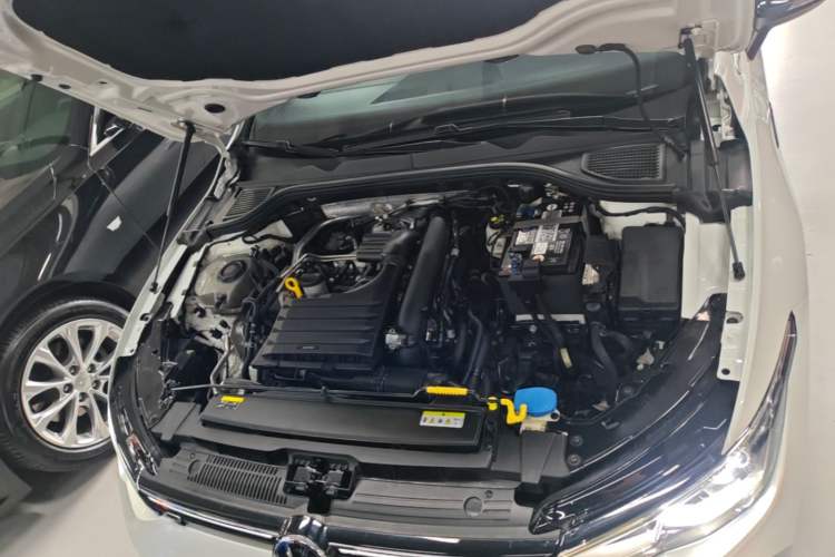 Used Volkswagen Golf 2023 Facelift 280TSI DSG R-Line Lite Engine Bay