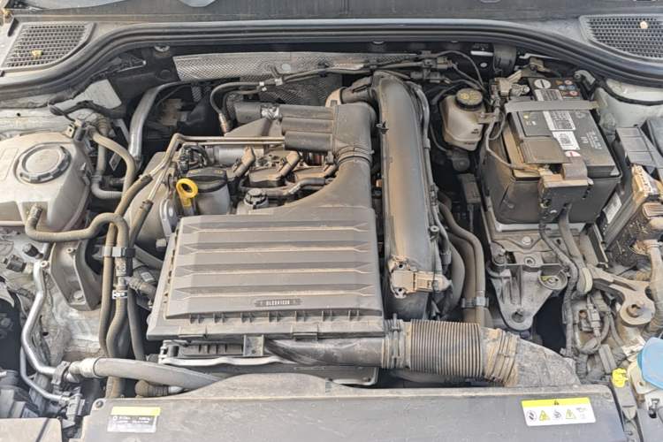 Used Volkswagen Golf 2023 Facelift 280TSI DSG R-Line Lite Engine Bay