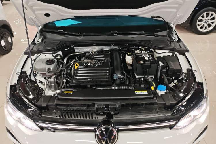 Used Volkswagen Golf 2023 Facelift 280TSI DSG R-Line Engine Bay