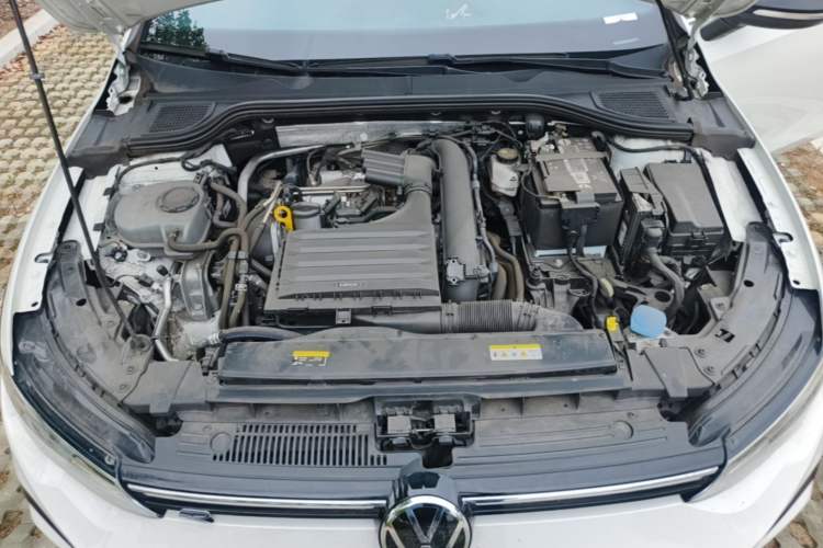 Used Volkswagen Golf 2023 Facelift 280TSI DSG R-Line Lite Engine Bay