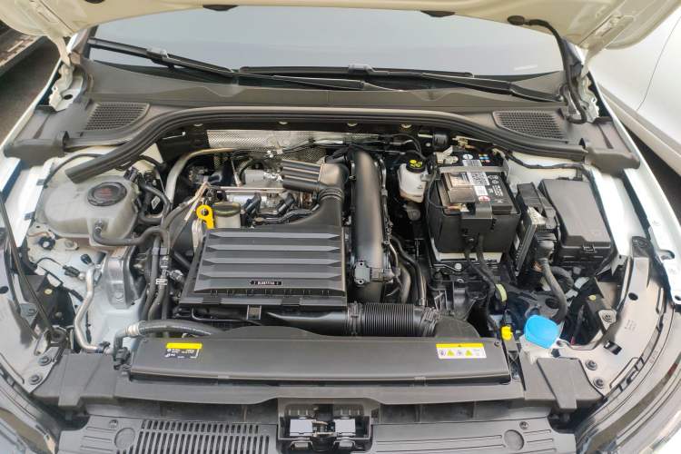 Used Volkswagen Golf 2023 Facelift 280TSI DSG R-Line Lite Engine Bay