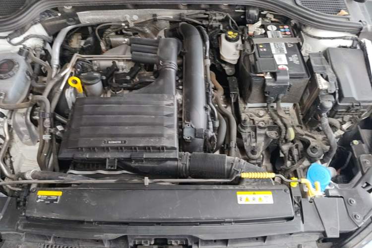 Used Volkswagen Golf 2023 Facelift 280TSI DSG R-Line Engine Bay