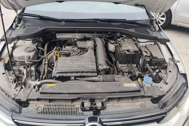 Used Volkswagen Golf 2023 Facelift 280TSI DSG R-Line Lite Engine Bay