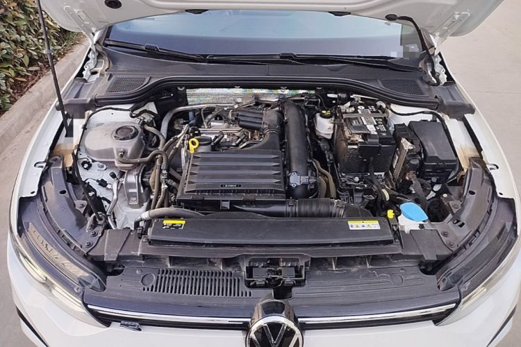 Used Volkswagen Golf 2023 Facelift 280TSI DSG R-Line Lite Engine Bay