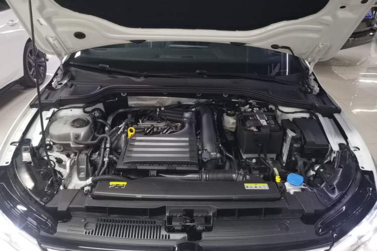 Used Volkswagen Golf 2023 Facelift 280TSI DSG R-Line Lite Engine Bay