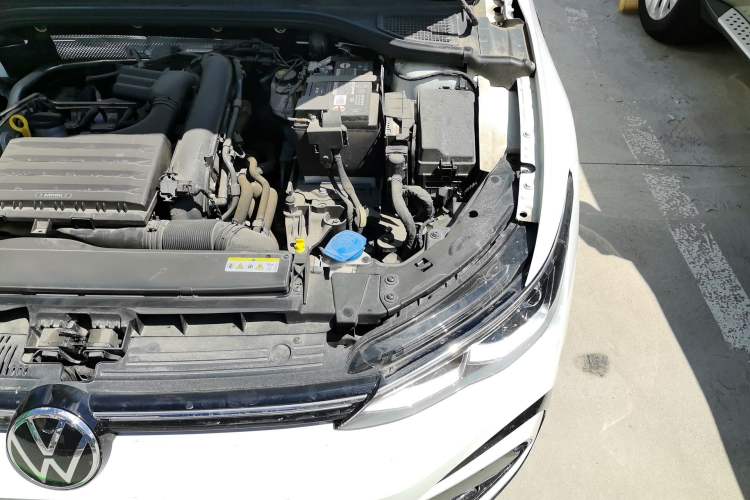 Used Volkswagen Golf 2023 280TSI DSG R-Line Lite Engine Bay Left