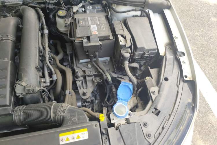 Used Volkswagen Golf 2023 280TSI DSG Pro 20th Anniversary Edition Engine Bay Left