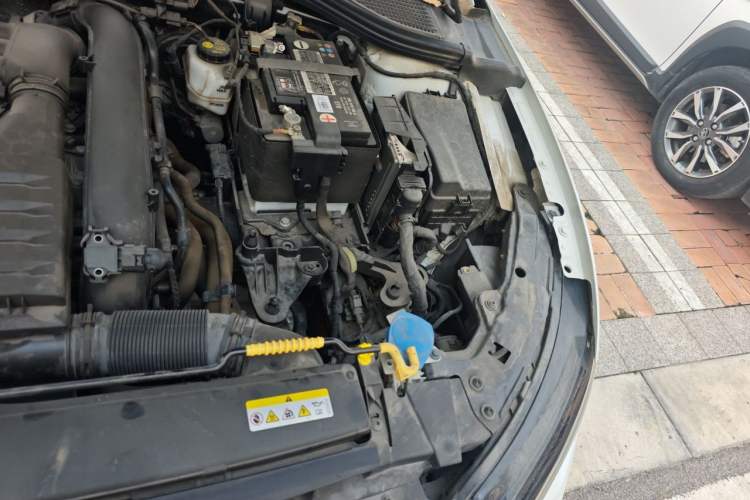 Used Volkswagen Golf 2023 280TSI DSG R-Line Lite Engine Bay Left