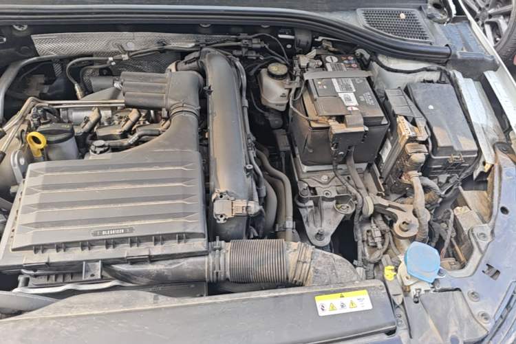 Used Volkswagen Golf 2023 Facelift 280TSI DSG R-Line Lite Engine Bay Left