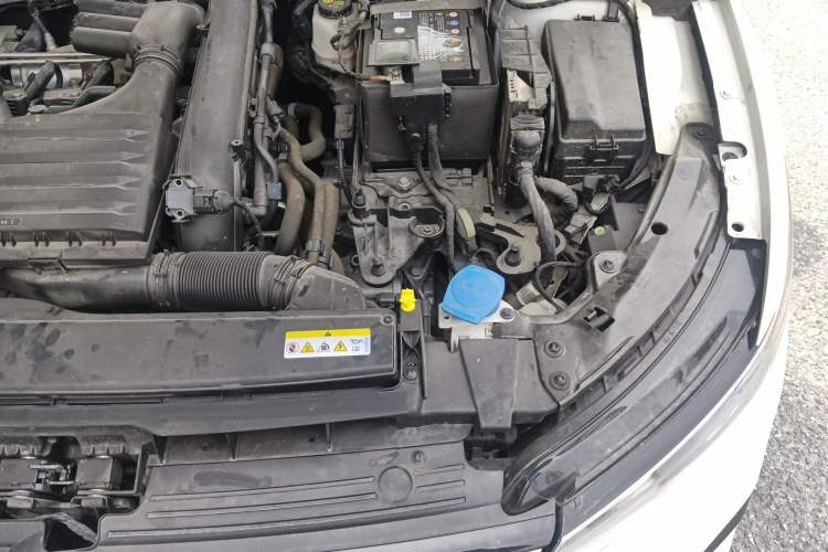 Used Volkswagen Golf 2023 280TSI DSG R-Line 20th Anniversary Edition Engine Bay Left